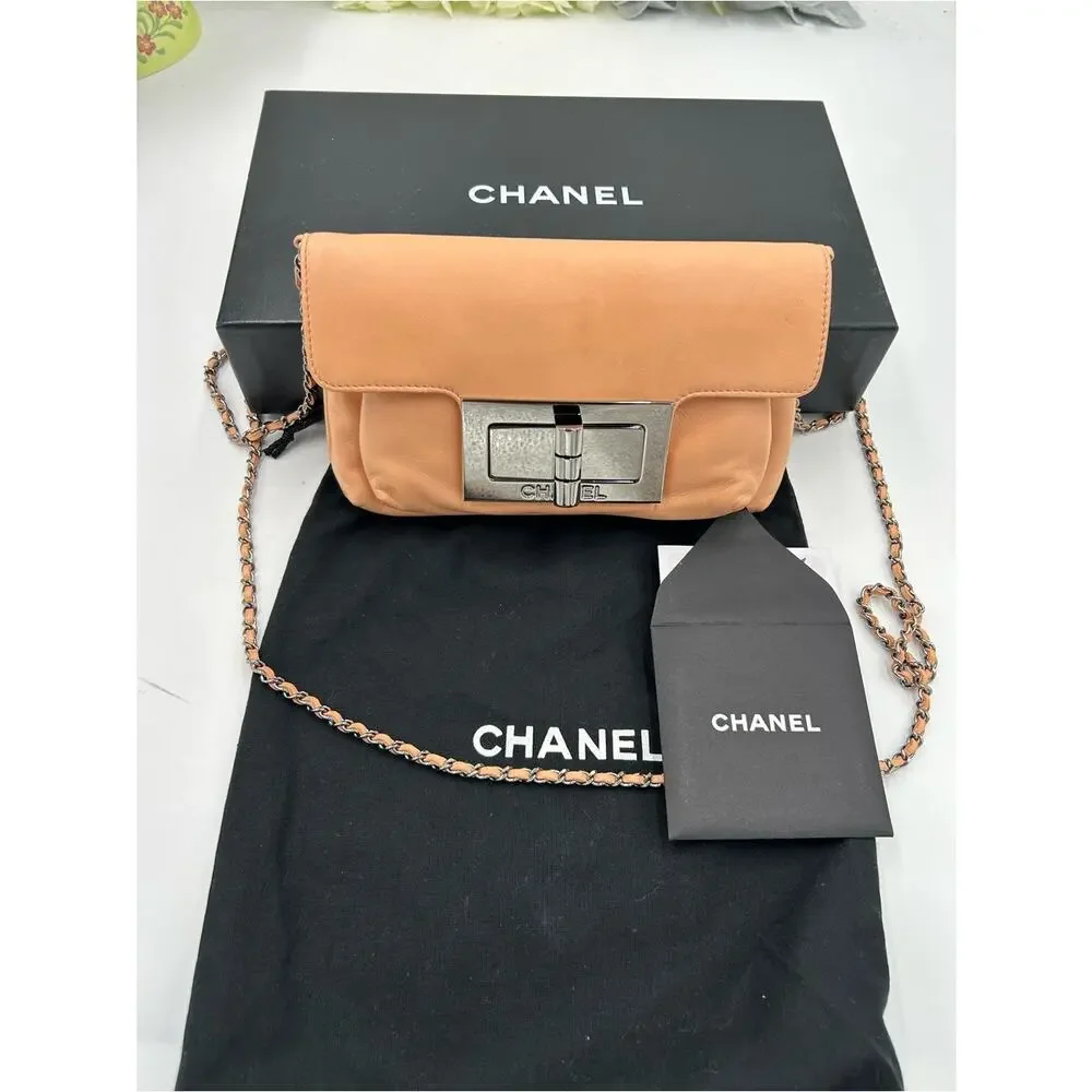 Women's CHANEL Peach Leather Turnlock Crossbody Bag made in Italy PRISTINE